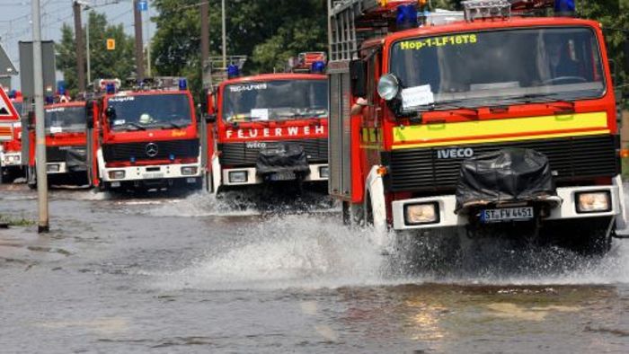 Hochwasser hält Einsatzkräfte in Atem