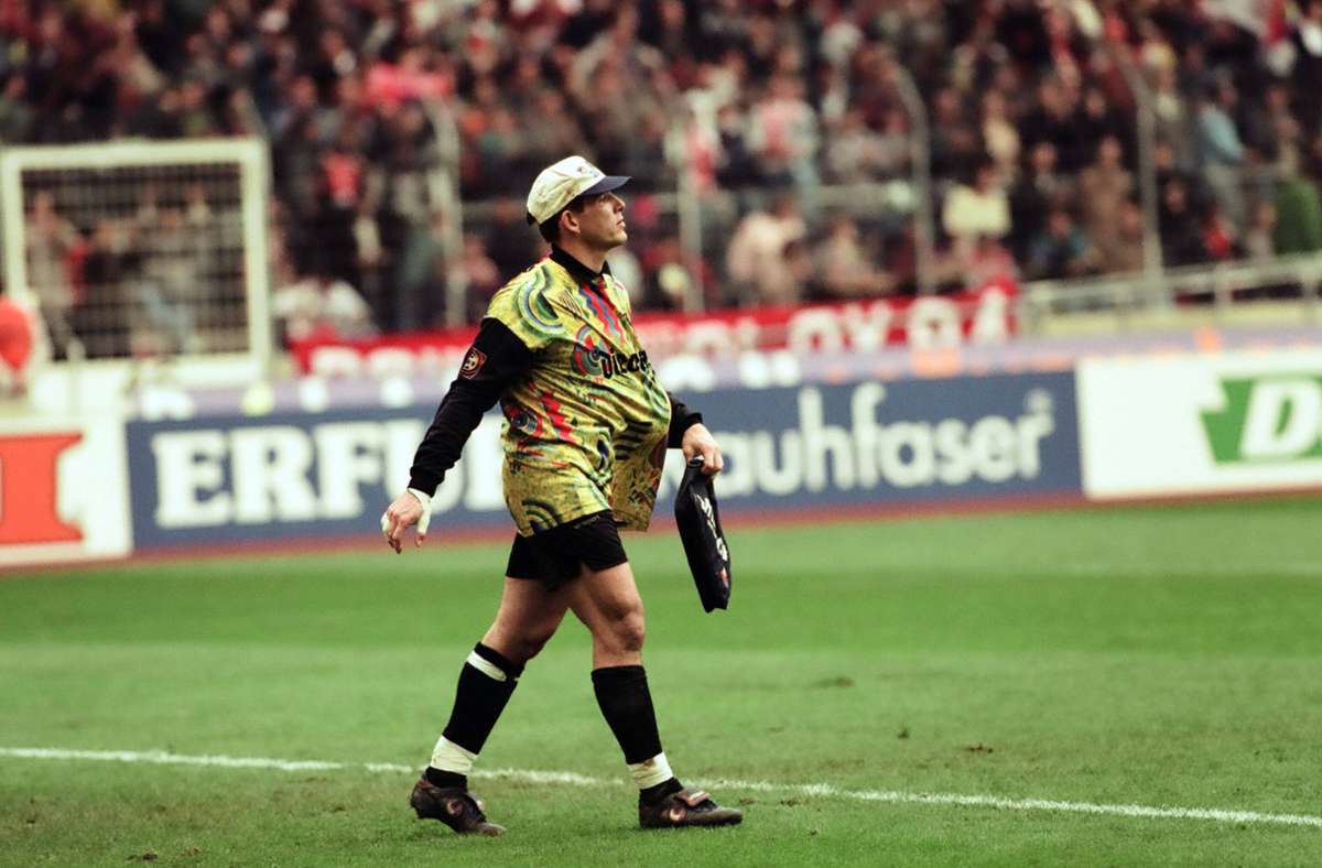 Platz 10: Uwe Kamps. Alter: 39 Jahre, 11 Monate, 10 Tage. Verein: Borussia Mönchengladbach. Letztes Bundesliga-Spiel: Borussia Mönchengladbach - 1860 München 3:1 (22. Mai 2004).