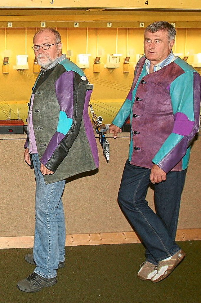 Herbert Schnattinger (links) und Hermann Bechtold hatten ihren Anteil an den vier Medailen. Foto: Kraushaar Foto: Schwarzwälder-Bote