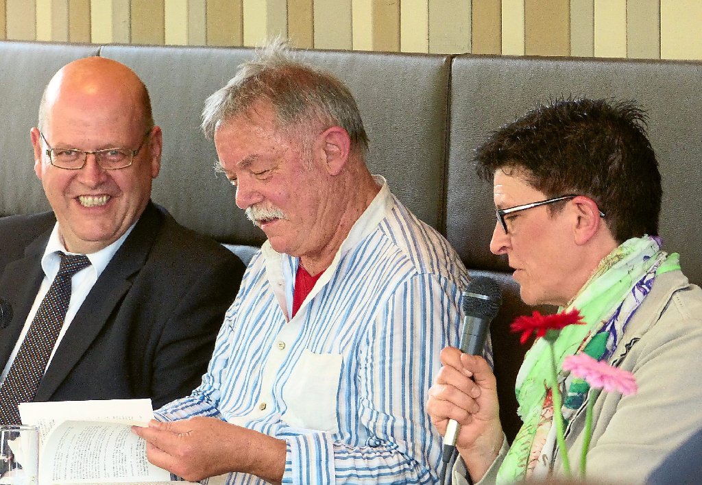 Durch Uli Rothfuß (von links) lernten sich Imre Török und Saskia Esken kennen. Foto: Stadler Foto: Schwarzwälder-Bote