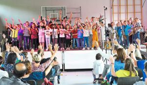 Bei dem Konzert zum Abschluss der Horber Musiktage springt der Stimmungsfunken von den Kindern auf die Zuschauer über. Foto: Morlok Foto: Schwarzwälder Bote