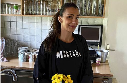 Emine Civelek ist neue Wirtin im Gastrobetrieb beim Golfclub in Hausen am Tann. Foto: Gimpl