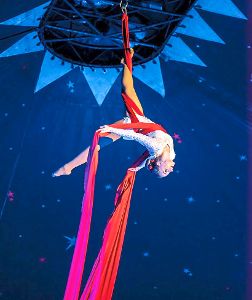 Atemberaubende Artistik wird beim Zirkus Moskau gezeigt, der in Schwenningen seine Zelte aufgeschlagen hat.  Foto: Zirkus Foto: Schwarzwälder-Bote