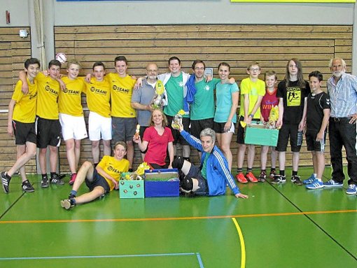 Für die Siegermannschaften gab es Präsentkörbe mit Osternaschwerk. Foto: Lindner Foto: Schwarzwälder-Bote