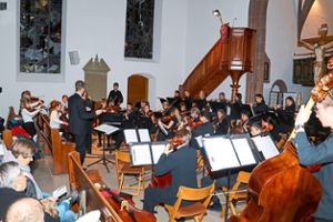 Das Orchester und das Vororchester der Musikschule spielten beim Adeste-Fideles-Konzert erstmals gemeinsam. Foto: Geisel Foto: Schwarzwälder Bote