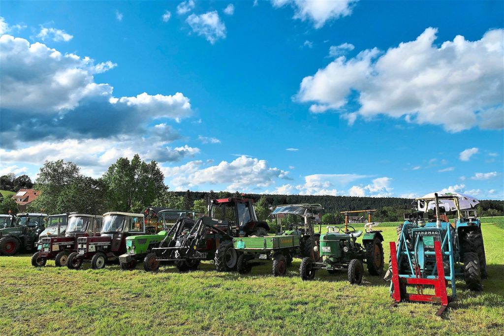 Beim Kohlenmeiler-Fest waren auch rund 70 Traktoren zu sehen.  Fotos: Judith Ketterle