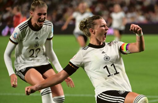 Deutschlands Spielführerin Alexandra Popp jubelt nach ihrem Treffer zum 2:0 Endstand in der 90. Minute. Deutschlands Foto: dpa/Sebastian Gollnow