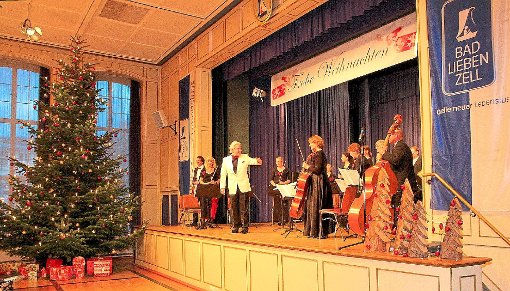 Das Orchester Serenata begeisterte die gut 200 Zuhörer im Spiegelsaal des Bad Liebenzeller Kurhauses.  Foto: Kraushaar Foto: Schwarzwälder-Bote