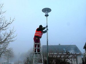 In den vergangenen Wochen wurde die Technik der Straßenbeleuchtung in Kirchdorf und Klengen auf einen modernen Stand gebracht.   Foto: Gemeindeverwaltung Foto: Schwarzwälder-Bote