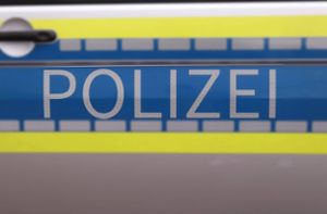 Die Polizei sperrte die Bahnstrecke, auf der ein Jugendlicher von einem Zug erfasst und getötet wurde. Foto: IMAGO/Ulrich Wagner/IMAGO/Ulrich Wagner
