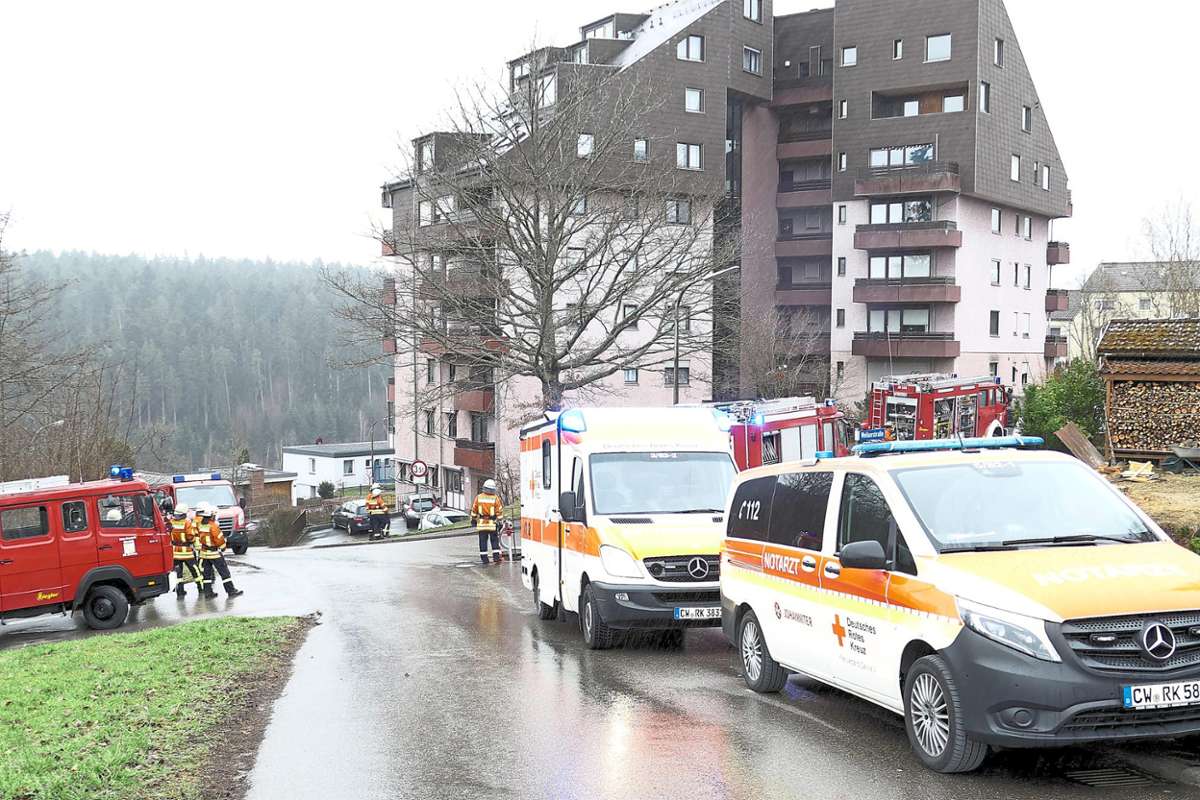 Ein Wohnungsbrand in der Welkerstraße rief Rettungsdienst, Feuerwehr und Polizei auf den Plan. Foto: Stadler