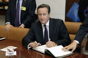 David Cameron fordert die EU zu mehr Mithilfe im Kampf gegen Ebola auf.  Foto: dpa
