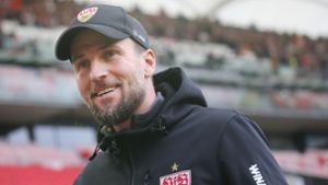 Der Trainer Sebastian Hoeneß blickt optimistisch auf das nächste Spiel des VfB Stuttgart – es geht gegen den 1. FC Köln. Foto: Baumann/Julia Rahn