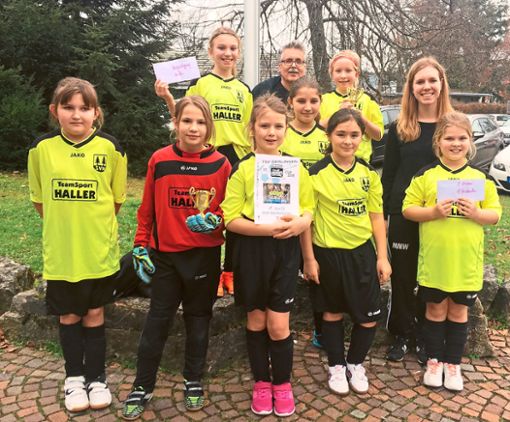 Die erfolgreichen E-Juniorinnen des SV Waldmössingen mit ihren Trainern. Foto: Frei Foto: Schwarzwälder Bote