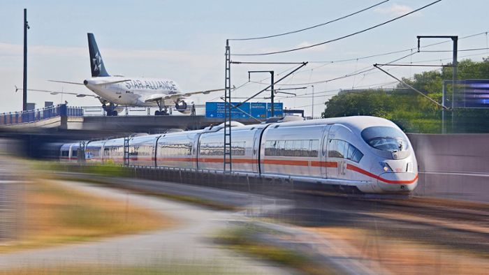 Bahn oder Flieger - der schnellste Weg zum Flughafen Frankfurt