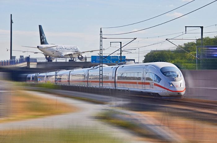 Der Live-Test: Bahn oder Flieger - der schnellste Weg zum Flughafen Frankfurt