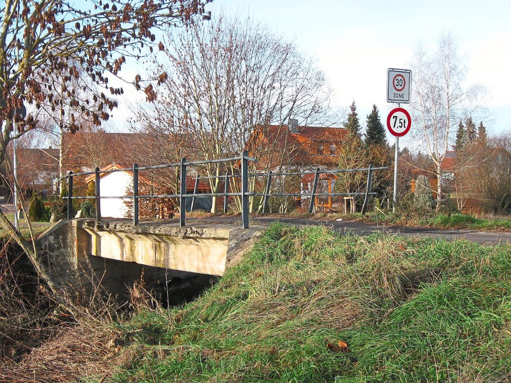 Die Brücke über den Heimbach wird erneuert. Foto: Stöhr Foto: Schwarzwälder Bote