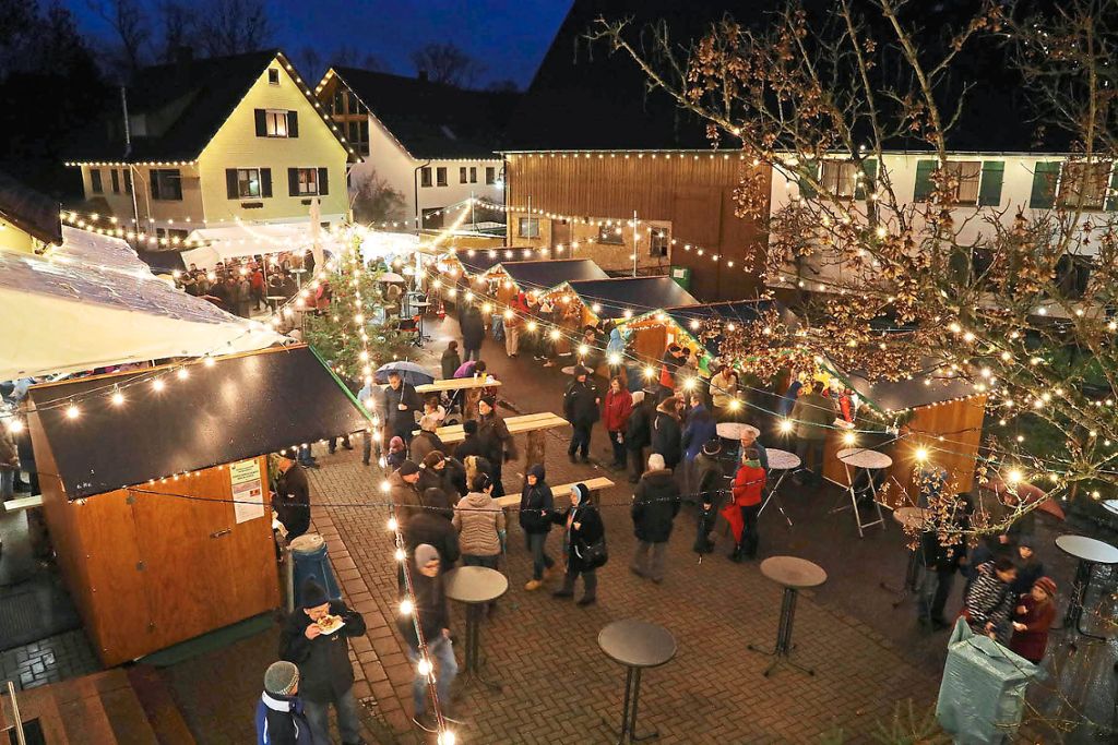 Der Weihnachtsmarkt in Hörschweiler mit seinem besonderen Ambiente lockt zahlreiche Besucher aus Nah und Fern an.  Fotos: Wagner Foto: Schwarzwälder Bote