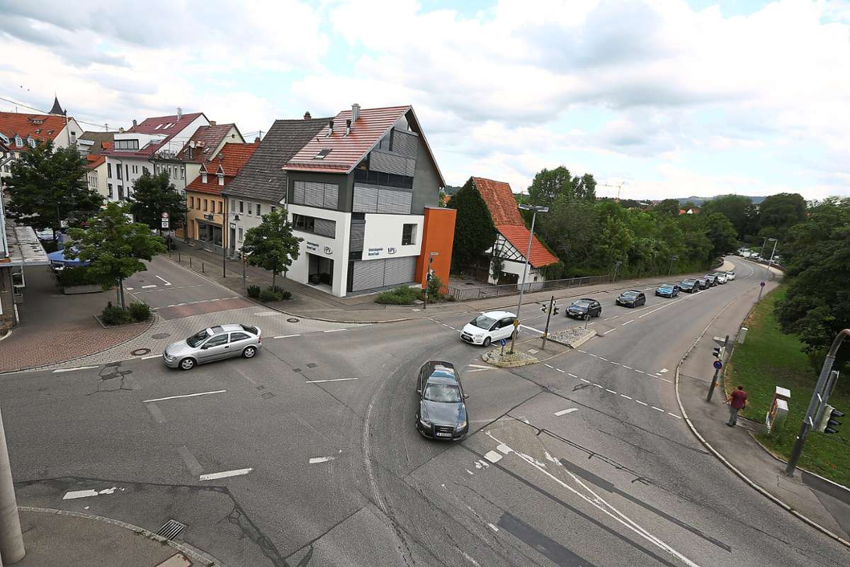 Einer der neuralgischen Punkte auf dem östlichen Innenstadtring in Balingen  ist die Kreuzung der Wilhelm-Kraut- und der Eckenfelderstraße.   Ein Kreisverkehr dort  könnte für einen schnelleren Verkehrsfluss sorgen.