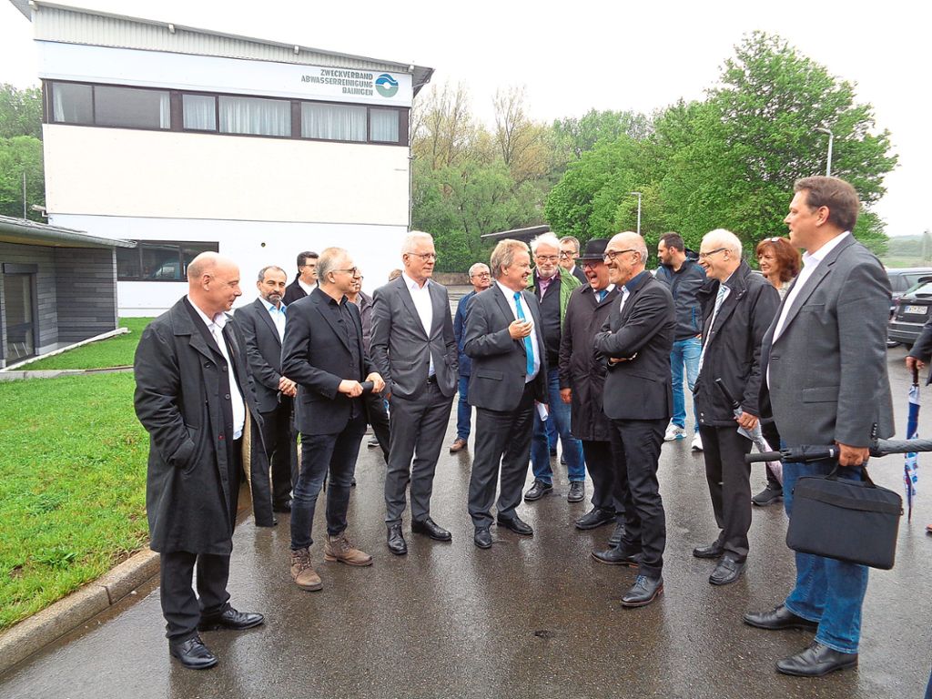 Mit einer Delegation der Grünen hat Landesumweltminister Franz Untersteller (Mitte) die Balinger Kläranlage besucht. Foto: ZAB Foto: Schwarzwälder Bote