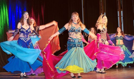 Die Tänzerinnen zeigten bei der Show im Bürgerhaus ihr Können.  Foto: Kiryakova