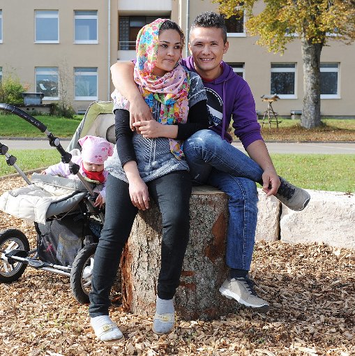 Eine Flüchtlingspaar aus Afghanistan in der Landesaufnahmestelle in Messstetten. Viele der Flüchtlinge wissen nicht, wohin es sie in Deutschland verschlägt Foto: Hopp Foto: Schwarzwälder-Bote