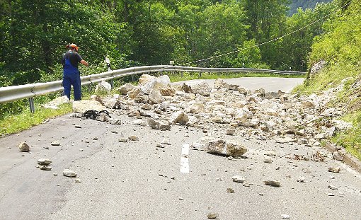 20 Tonnen Gestein sind erst kürzlich an der Nusplinger Steige abgetragen worden. Dort muss allerdings noch mehr gemacht werden. Foto: Gaiser