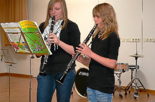 Janin und Alina Riedlinger auf der Klarinette Fotos: Reinhardt Foto: Schwarzwälder-Bote
