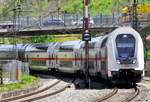 Doppelstock-Intercity statt Neigetechnik: Mit diesen Zügen ist die Bahn derzeit auf der Gäubahn unterwegs.Foto: Hopp Foto: Schwarzwälder Bote
