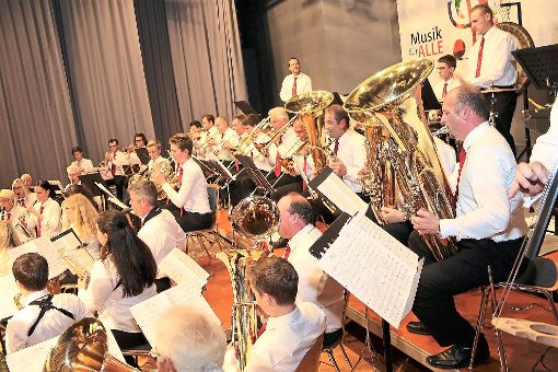 Der Musikverein Bisingen zeigte sich beim Gemeinschaftskonzert in der Hohenzollernhalle bestens aufgelegt. Foto: Wahl Foto: Schwarzwälder-Bote