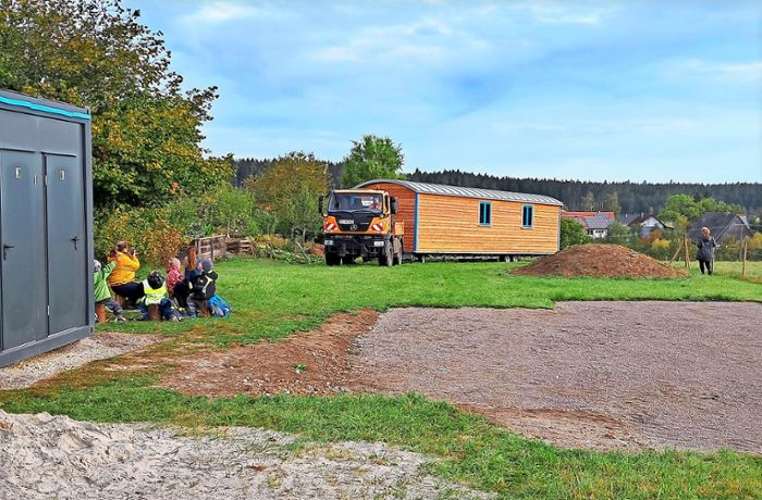 Betreuung in Eschbronn: Der Bauwagen für den künftigen Naturkindergarten von Locherhof steht
