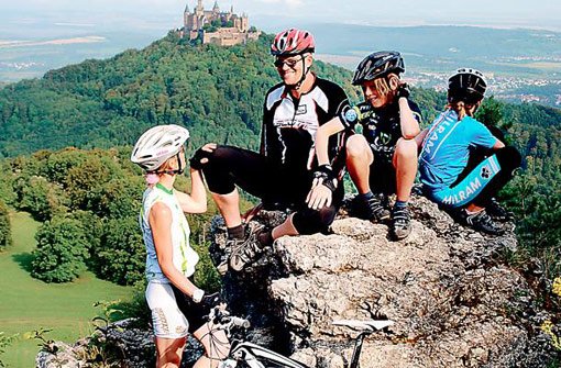 Die malerische Zollernalb ist bei Rucksacktouristen und Mountainbikern zunehmend gefragt. Die Zahl der Übernachtungen steigt kontinuierlich. Foto: WFG/Touristinfo