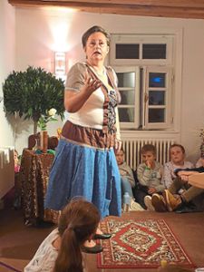 Franziska Kren-Leitgeb    hatte eine schaurig-dramatische Erzählung mitgebracht.  Foto: Braun Foto: Schwarzwälder Bote