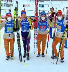 Über den Staffelsieg in Oberhof freuen sich die deutschen Biathlon-Damen: Janina Hettich, Franziska Preuß, Vanessa Hinz und Denise Herrmann (von links). Foto: Kaupp