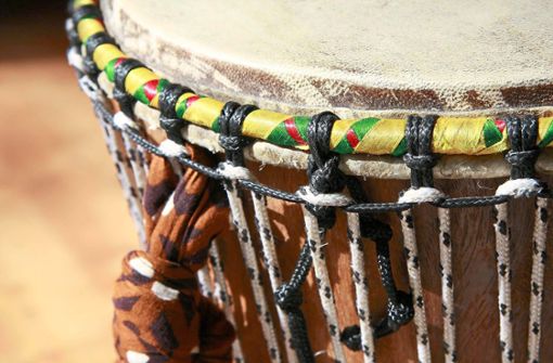 Trommeln sind beim afrikanischen Tanz ein Muss. Foto: Pixabay/Jürgen Rübig