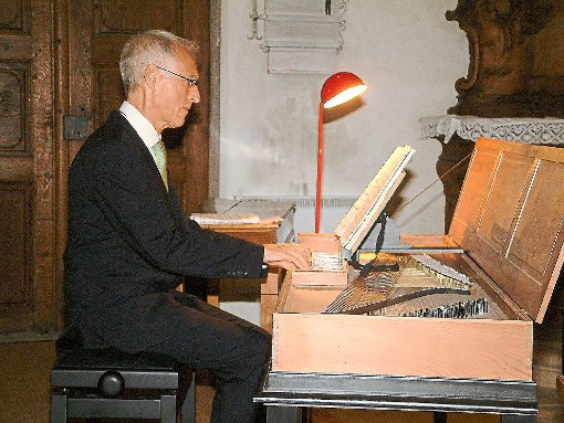 Alfred Gross spielte in der Klosterkirche Rangendingen ein Konzert auf Klavichorden.  Foto: Beyer Foto: Schwarzwälder-Bote