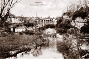 Diese Fotopostkarte zeigt um 1910 einen Teil der Au in Nähe zum späteren Standort der ersten Kläranlage.   Foto: Stadtarchiv Foto: Schwarzwälder-Bote