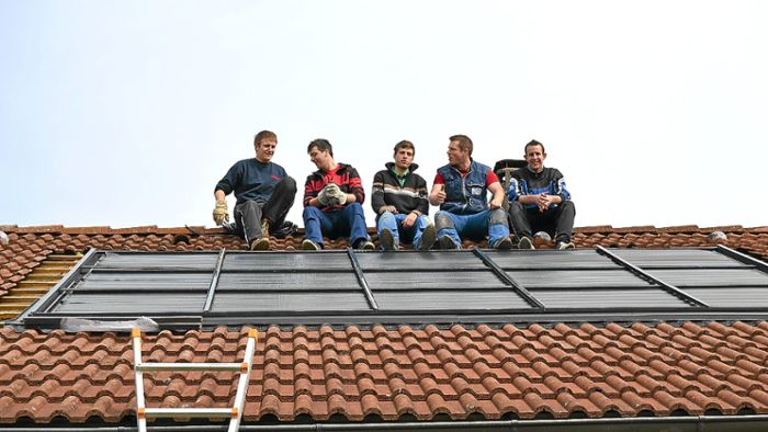 Fußballer erwärmen sich für eine Solaranlage