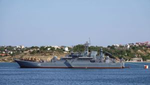 Russisches Kriegsschiff in Krim-Hafen getroffen - ein Toter