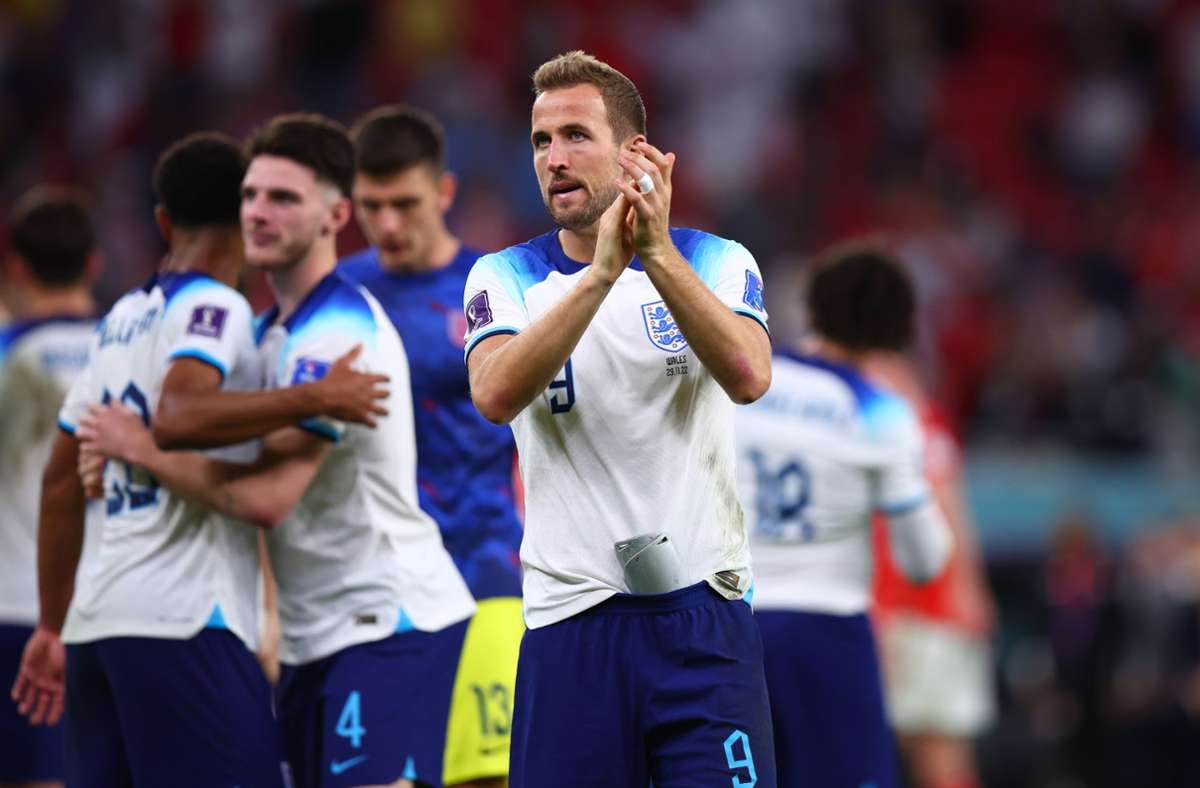 Freude bei den Engländern: Die Mannschaft ist im WM-Achtelfinale. Foto: dpa/Tom Weller