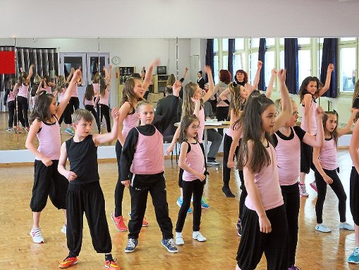 Um das Tanzsternchen des Deutschen Tanzsportverbandes   bemühten sich junge Nachwuchssportler.  Foto: Stocker Foto: Schwarzwälder-Bote