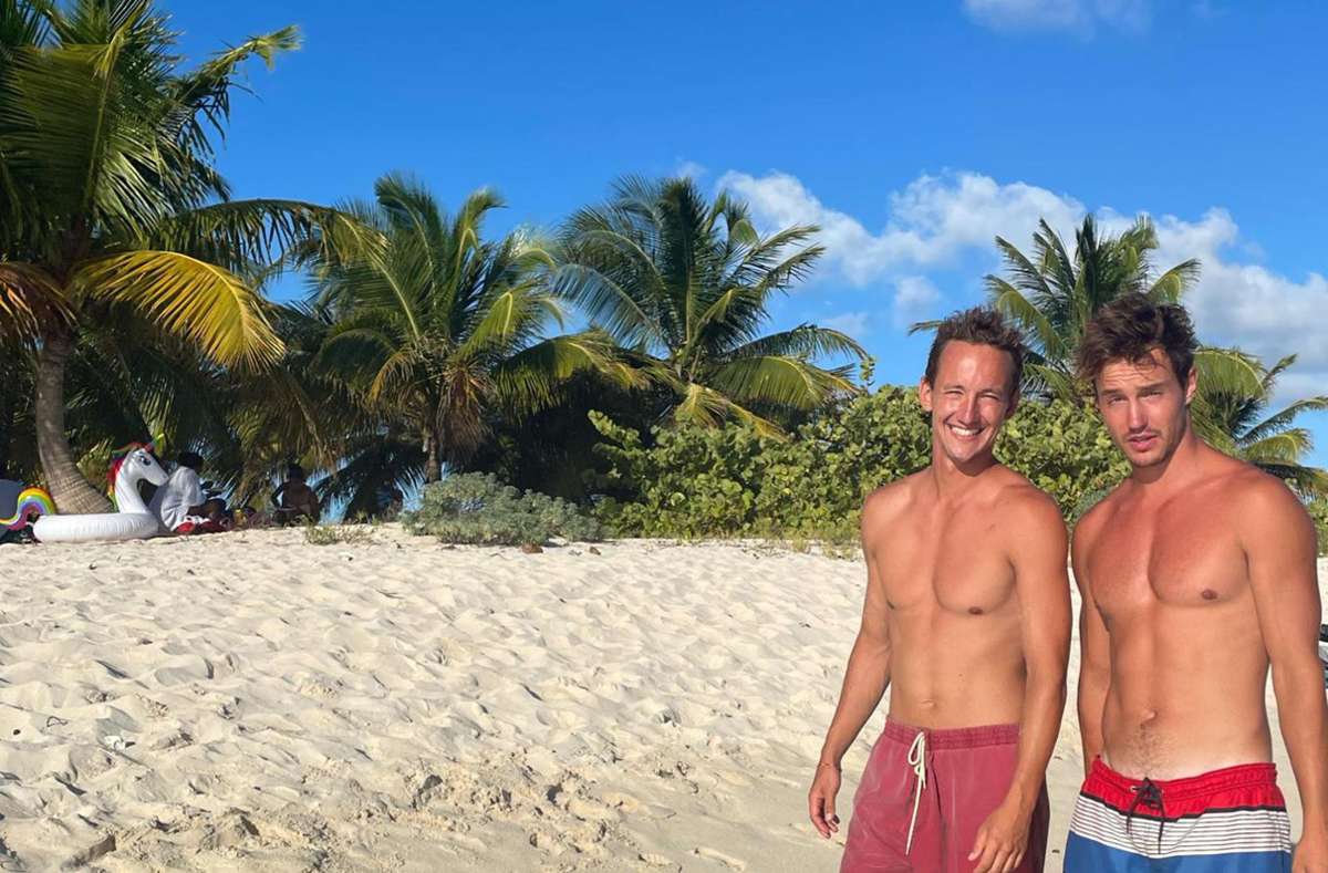 Angekommen im Paradies: Die Brüder genießen nun die Zeit in der Karibik.