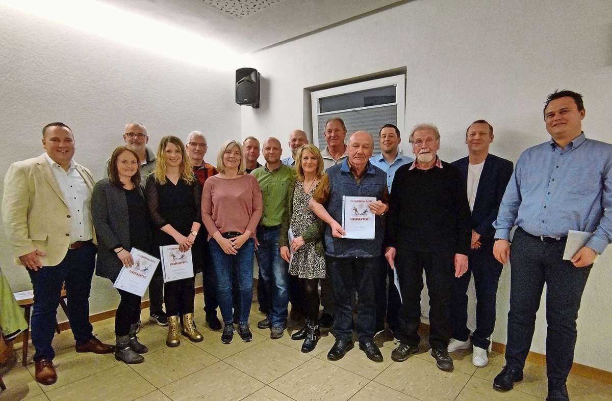 Die im Rahmen der Jahreshauptversammlung vom SV Oberkollbach geehrten Mitglieder Foto: Rentschler