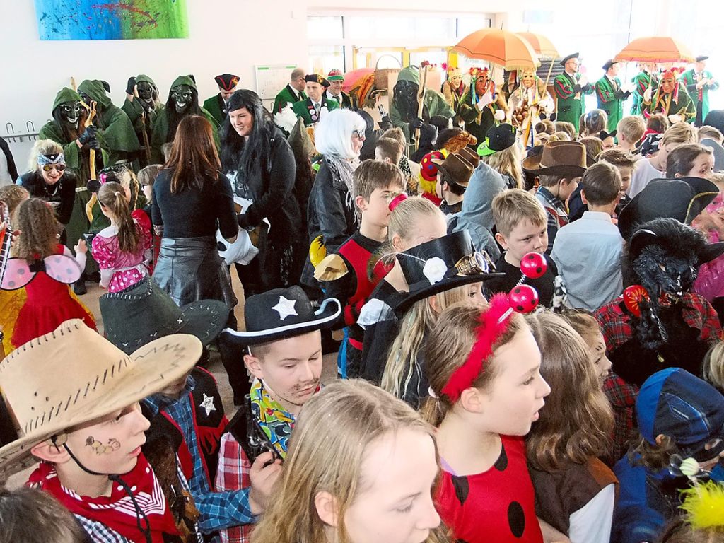 Nach dem Sturm auf die Grundschule in Seedorf gibt es ein buntes Programm im Pavillon.  Fotso: Merz Foto: Schwarzwälder Bote