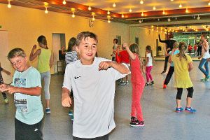 Mit großer Begeisterung dabei:   Kinder und Jugendliche beim Tanzworkshop.   Foto: W. Schonder Foto: Schwarzwälder-Bote