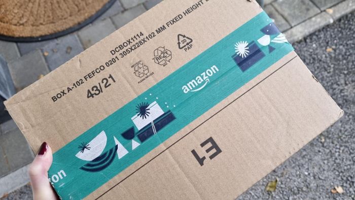 Amazon-Bote klaut Paket – Mann schnappt ihn und verständigt Polizei