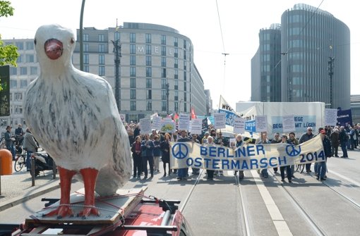 Ostermarschierer in Berlin: So viele Menschen wie noch in den 80er Jahren kann die Friedensbewegung heute nicht mehr mobilisieren. Foto: dpa