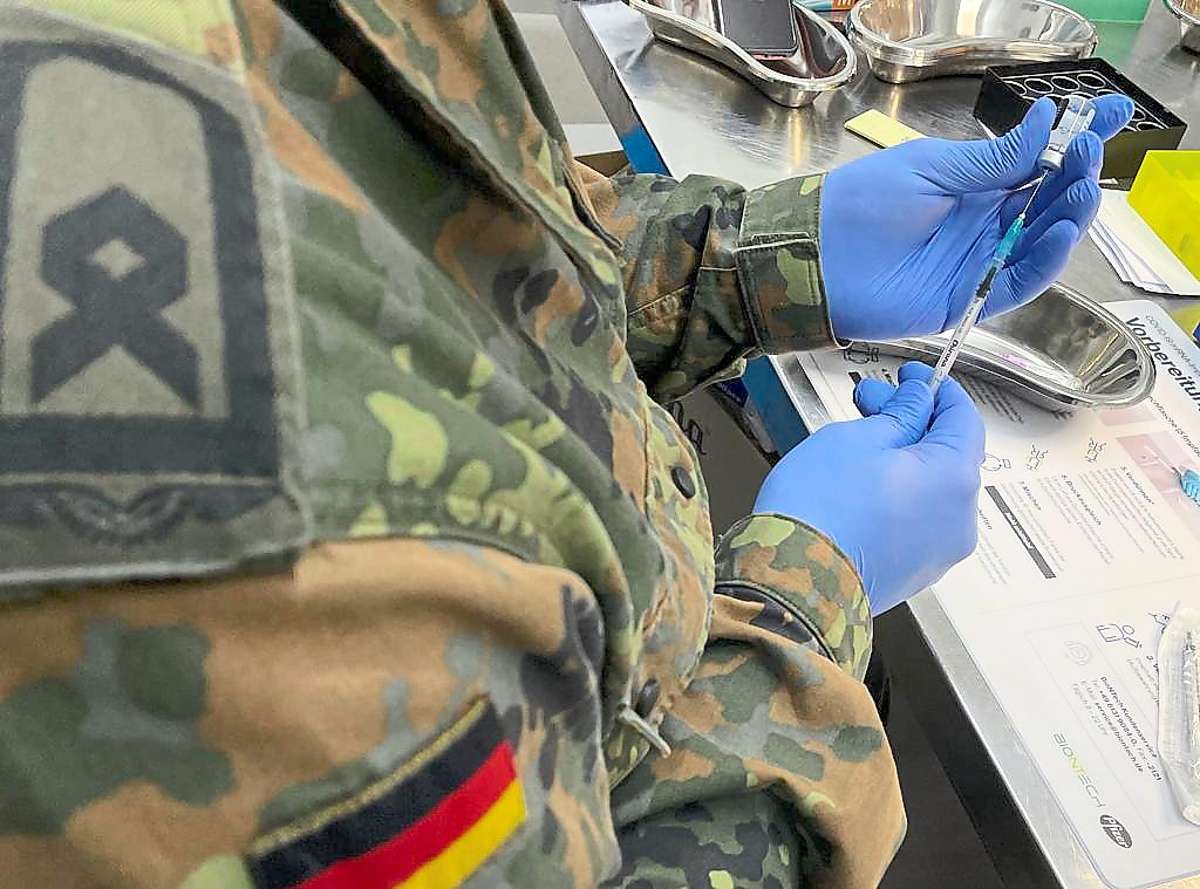 Auch die Bundeswehr ist beteiligt an der Arbeit des Kreisimpfzentrums.