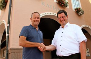 Freuen sich auf die Zusammenarbeit: Thomas Gärtner (links), neuer Leiter des Amts für Stadtentwicklung, und Oberbürgermeister Julian Osswald Foto: Stadtverwaltung/Rath