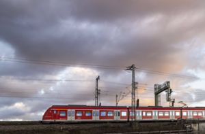 Wird Bahnfahren billiger? Bund und Land arbeiten parallel an Förderungen (Symbolbild). Foto: IMAGO/Arnulf Hettrich/IMAGO/Arnulf Hettrich